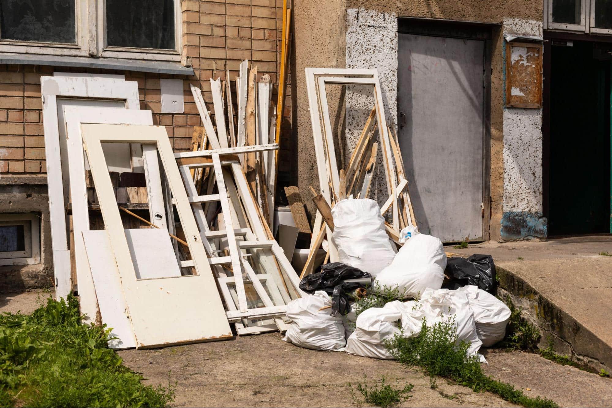 From Overwhelmed to Sold: How to Simplify the Process of Selling a Cluttered Home
